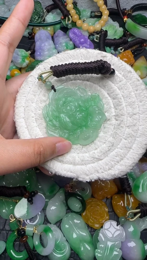 颈饰未镶嵌翡翠缅甸翡翠吊坠