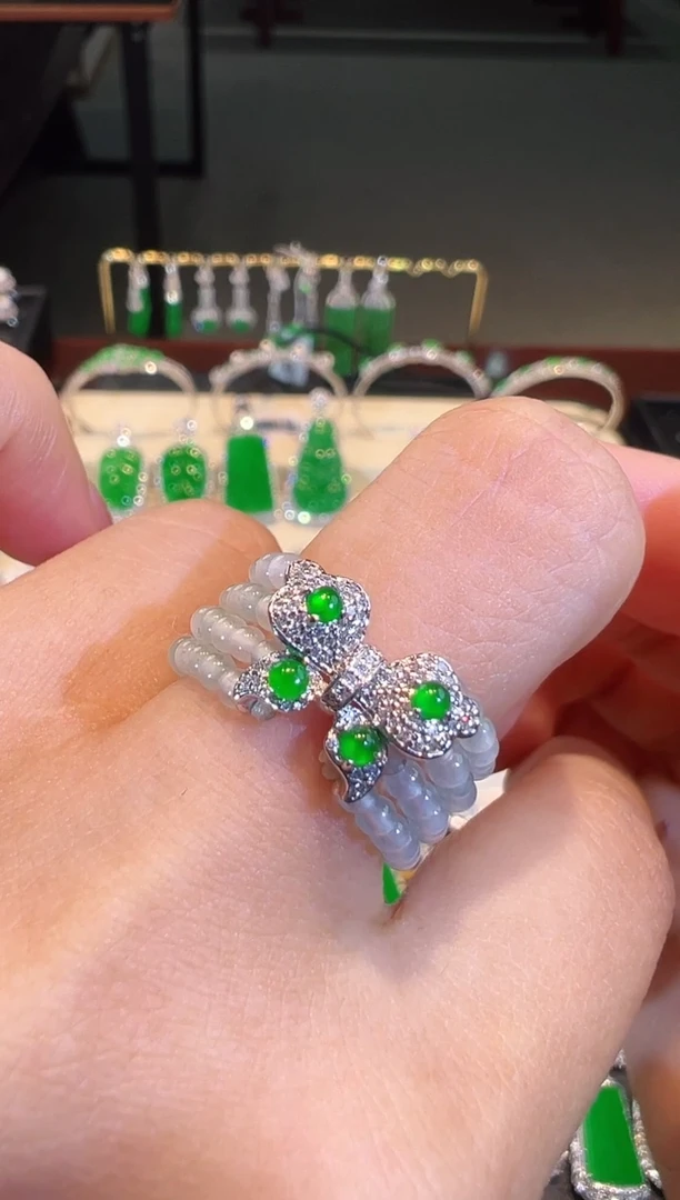 【闪购商品】翡翠戒指18K金镶嵌翡翠