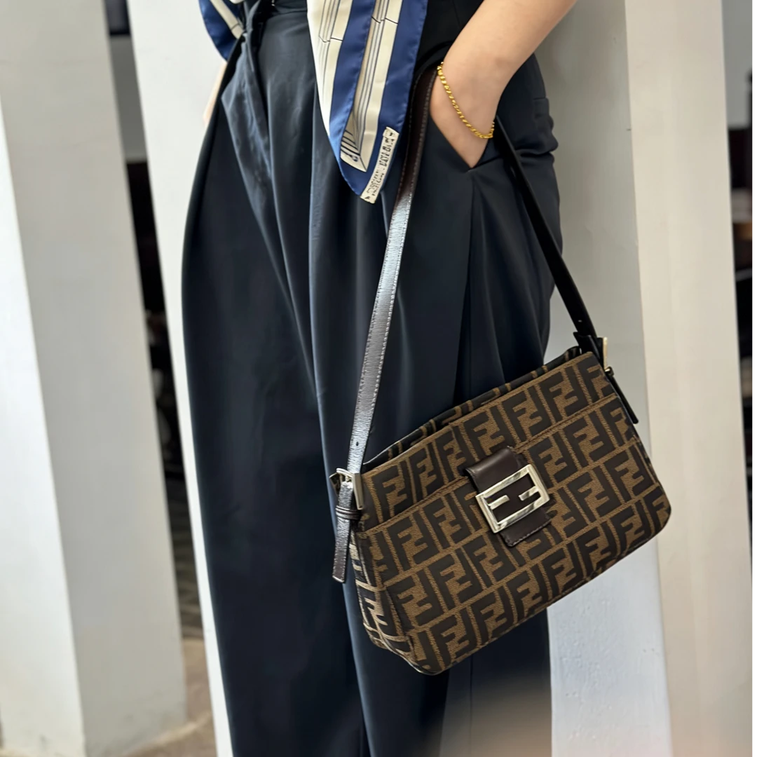 95新 FENDI/芬迪 暮野奢品/芬迪单肩法棍包/25034