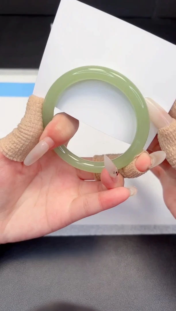 【闪购商品】石英质玉手镯未镶嵌25-57.7