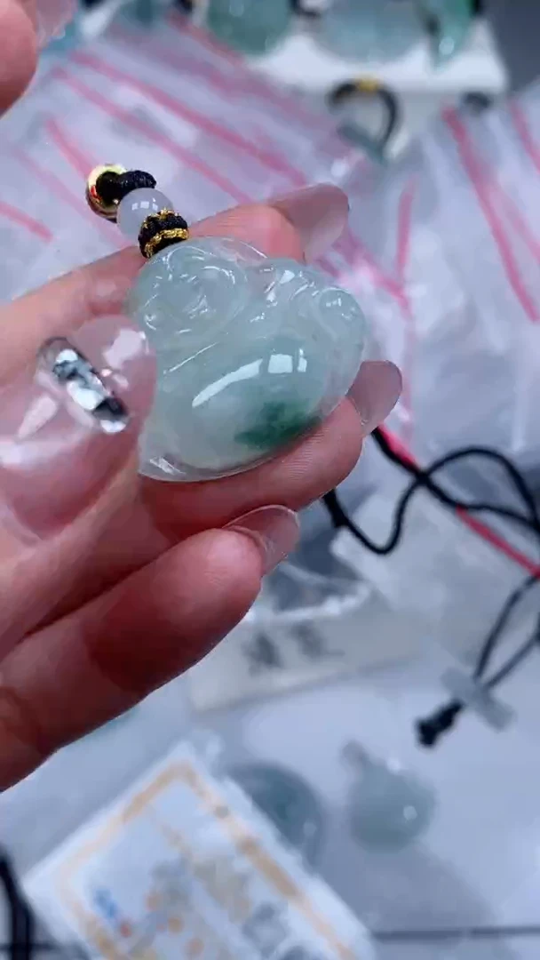 颈饰未镶嵌翡翠吊坠
