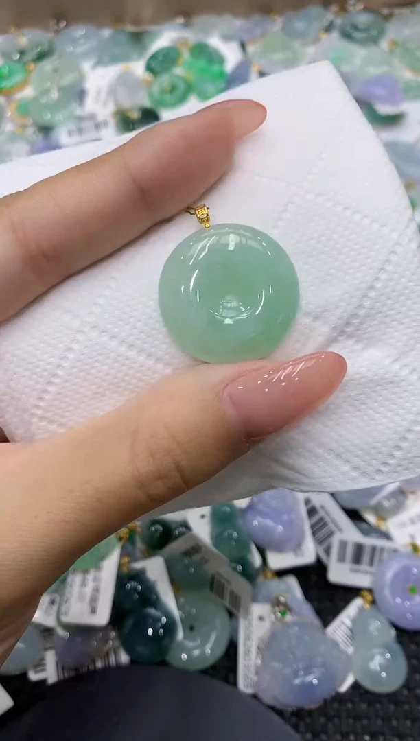 颈饰18K金镶嵌翡翠111111111111