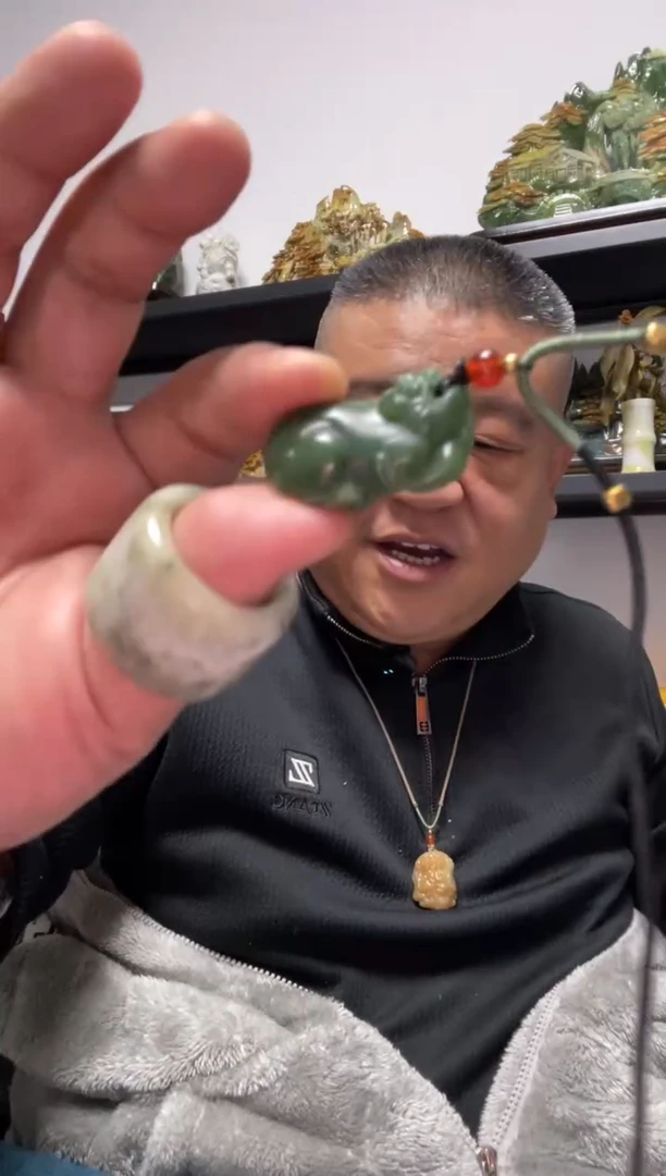 吊坠(赠链)未镶嵌和田玉貔貅吊坠