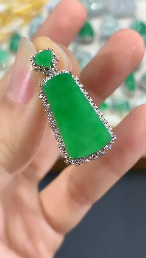 吊坠(不含链)18K金镶嵌翡翠静***活B228