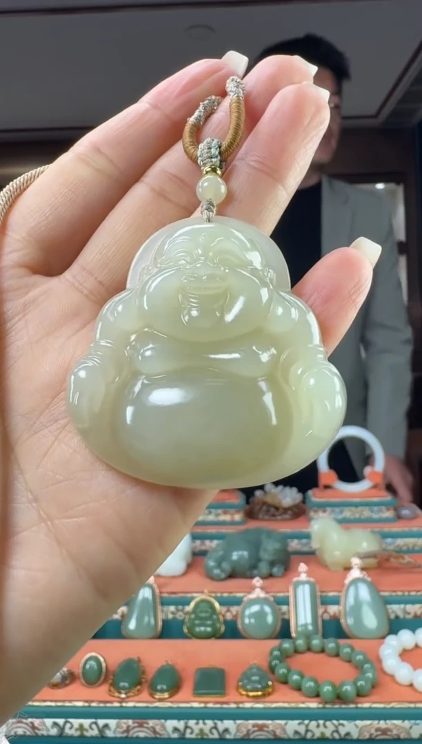 颈饰未镶嵌和田玉佩佩