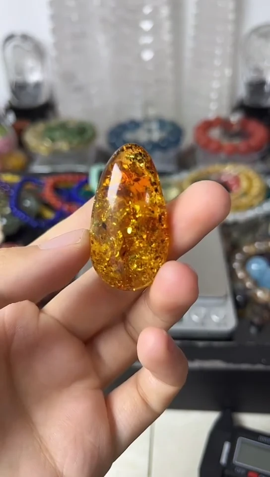 【闪购商品】琥珀颈饰未镶嵌矿坑