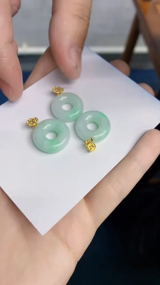 翡翠未镶嵌颈饰多样性发其一