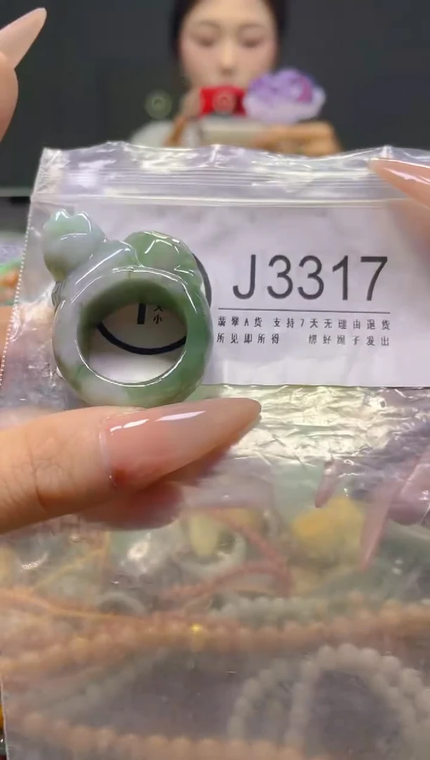 颈饰未镶嵌翡翠21.1MM/J/翡翠A货，一件也是批发价