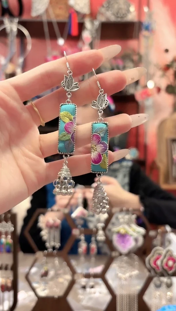 织绣云织谣民族风精美饰品  360