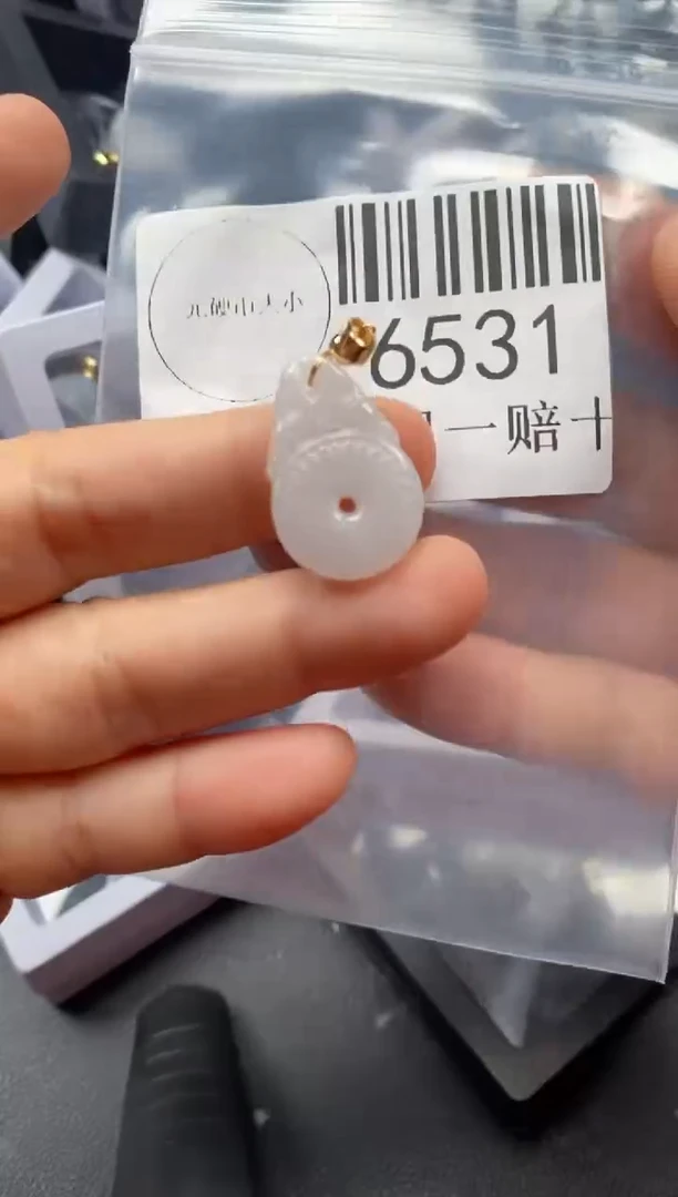 翡翠未镶嵌吊坠(不含链)6531