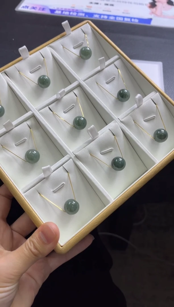 【闪购商品】翡翠吊坠(赠链)未镶嵌K433多样性发一件