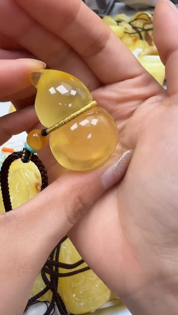 裸石琥珀未镶嵌如图