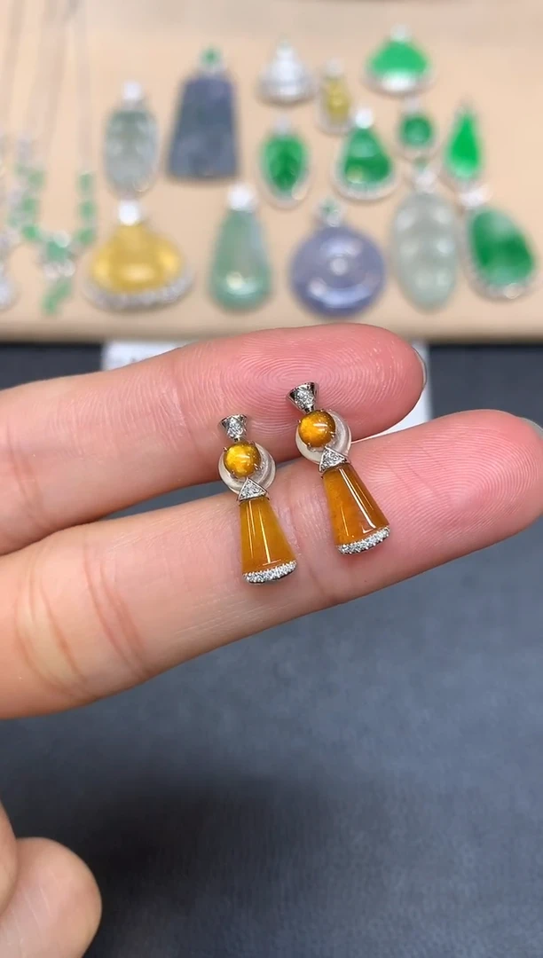 18K金镶嵌翡翠耳饰无事牌【无服务费