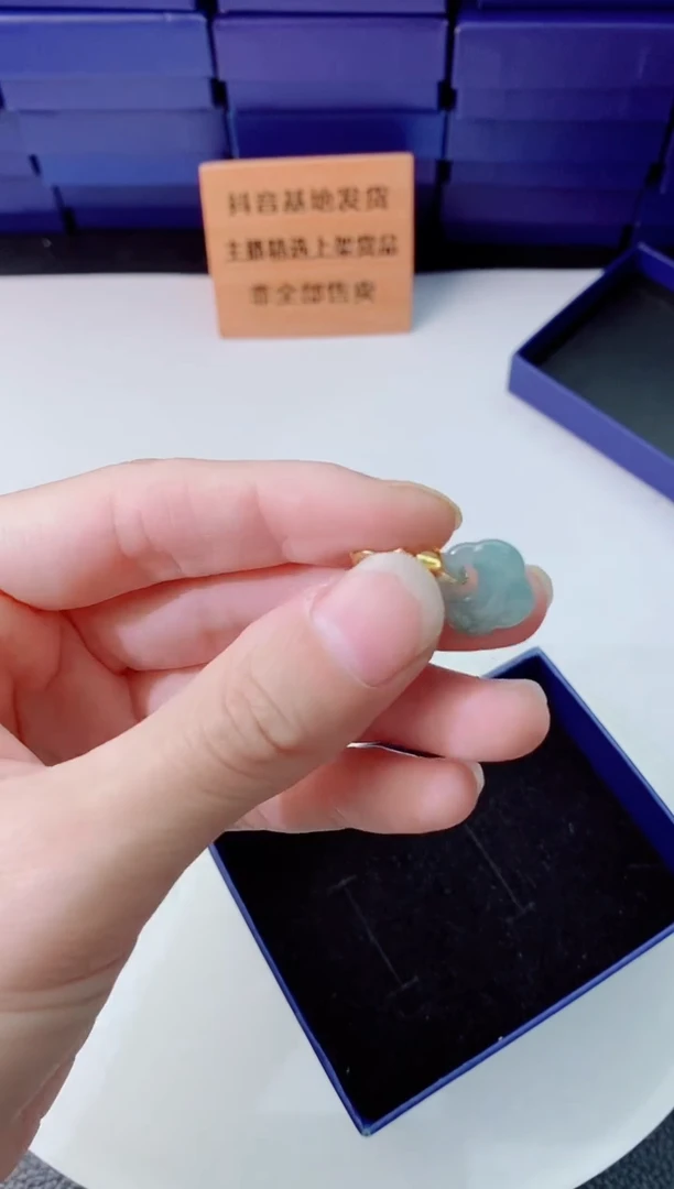 翡翠未镶嵌颈饰111111111