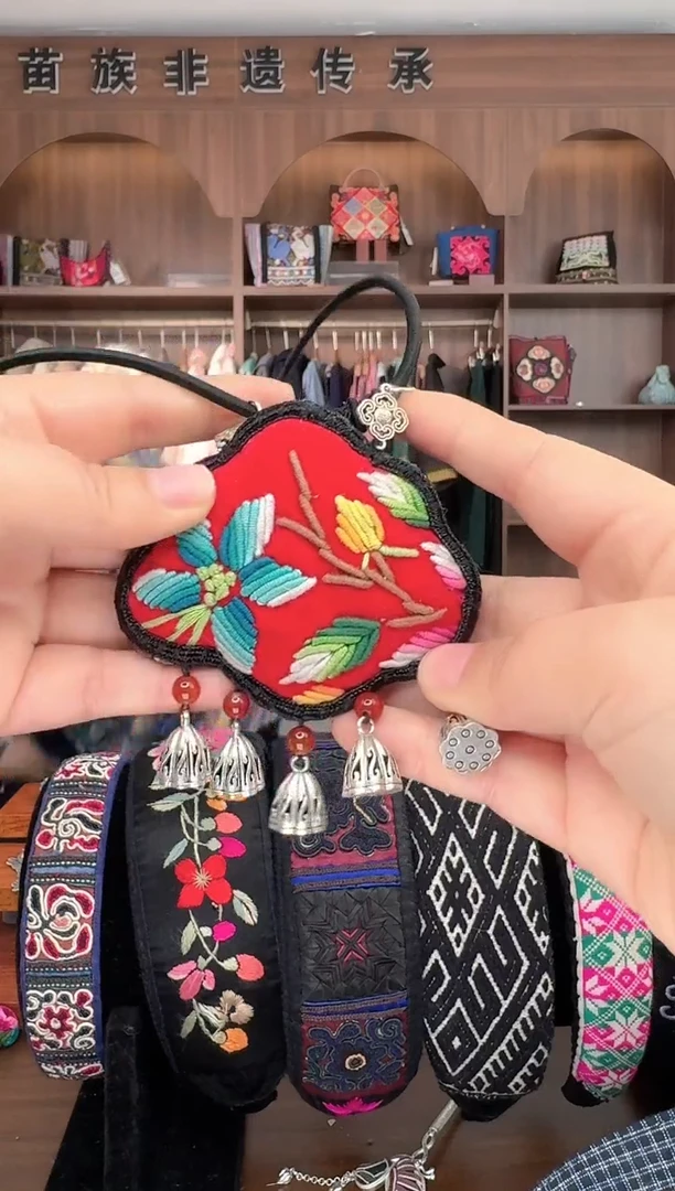 【闪购商品】织绣扶光苗绣传承98