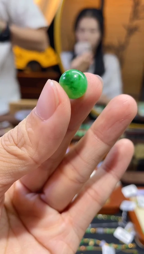 颈饰未镶嵌翡翠单珠