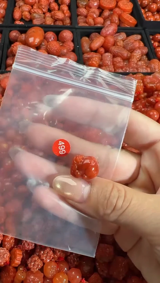 南红玛瑙未镶嵌颈饰1