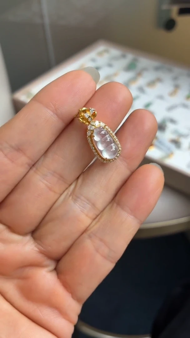颈饰18K金镶嵌翡翠天然翡翠A货
