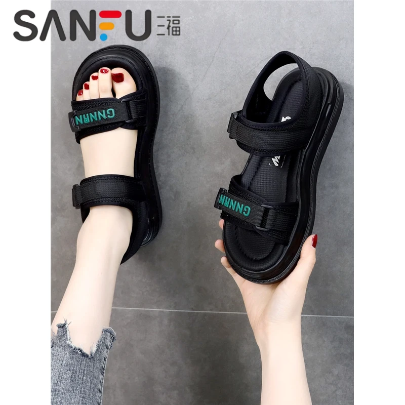 三福真皮运动凉鞋女款2025年夏季新款防滑松糕厚底休闲沙滩罗马鞋