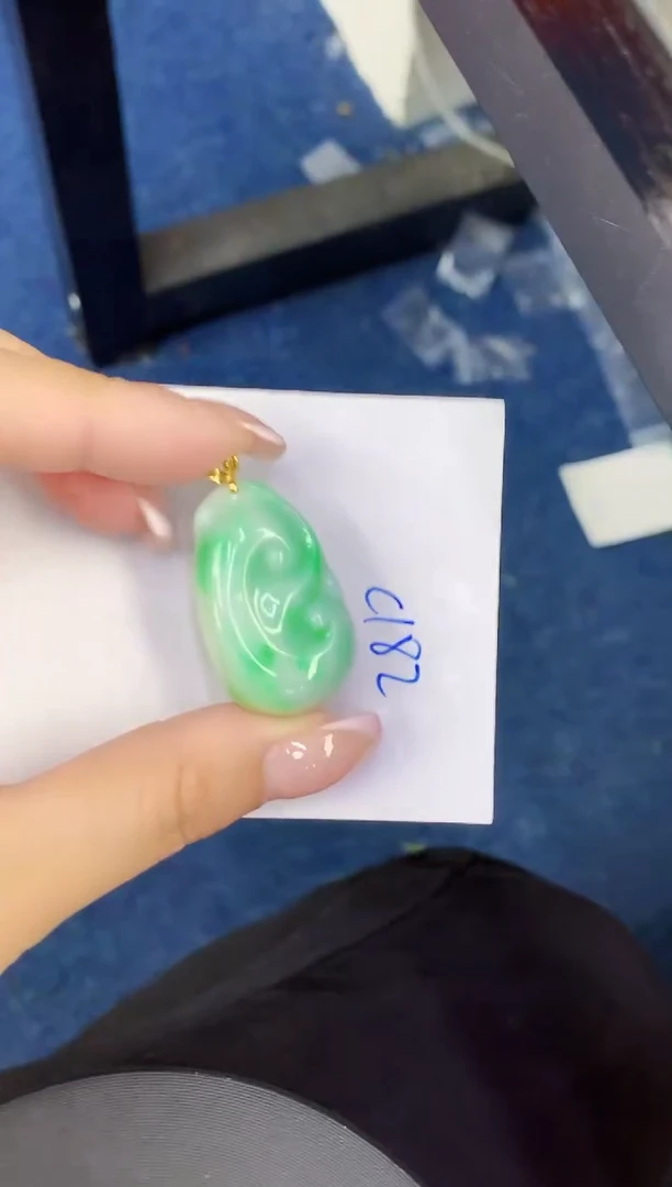 翡翠18K金镶嵌颈饰缅甸天然翡翠A货