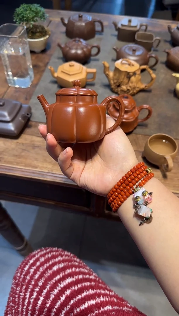 茶壶紫砂我****愧繁花 朱泥