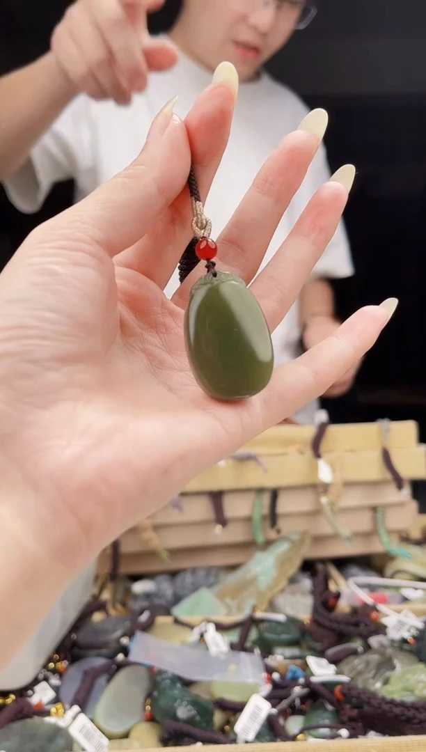 颈饰未镶嵌和田玉1