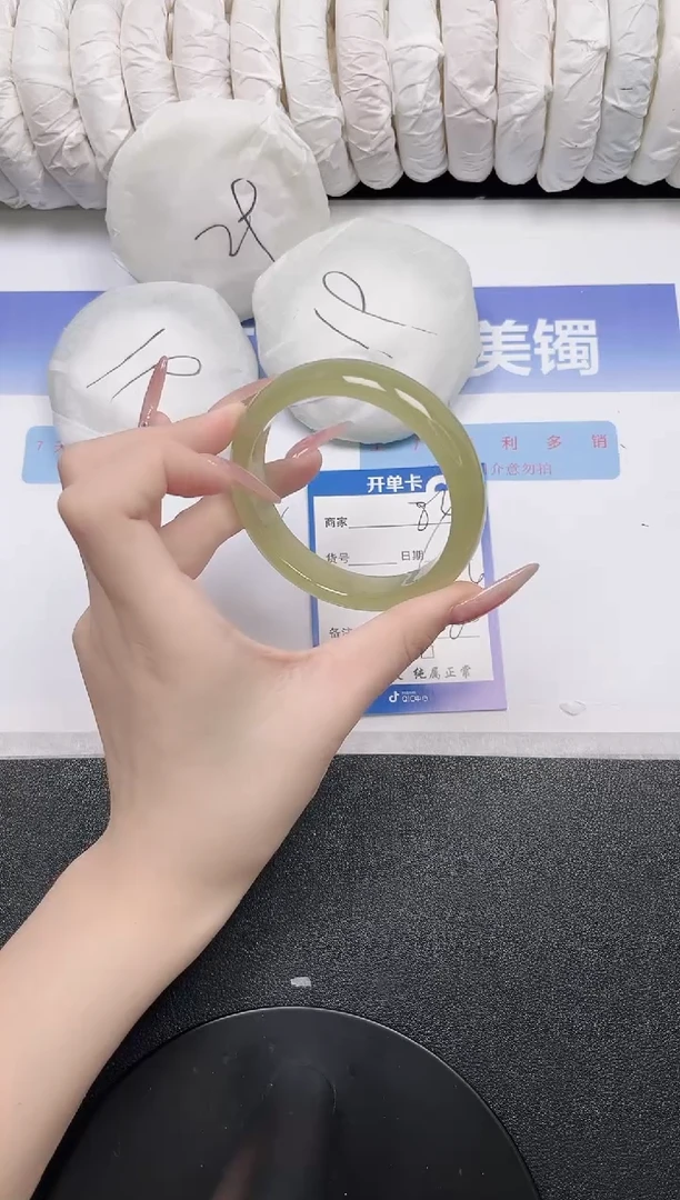 未镶嵌手镯石英质玉84-59.4