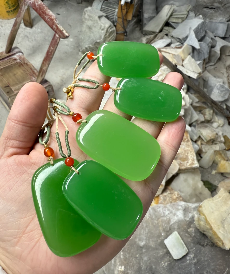 绿冰底无事牌吊坠