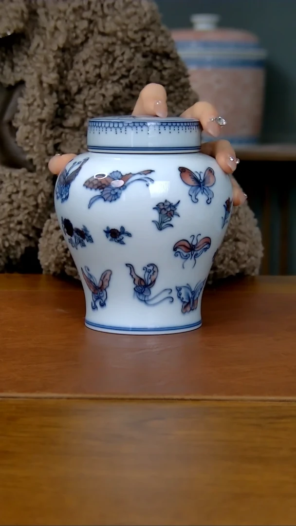 【闪购商品】陶瓷釉下五彩蝴蝶茶叶罐（柴窑）   517