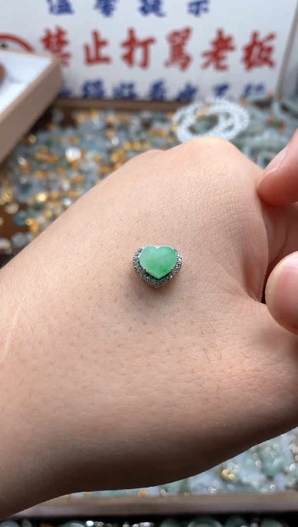 【闪购商品】翡翠颈饰未镶嵌哥哥