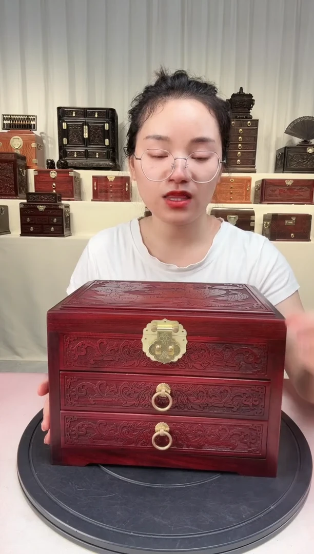 紫檀木类成套家具莲年有余