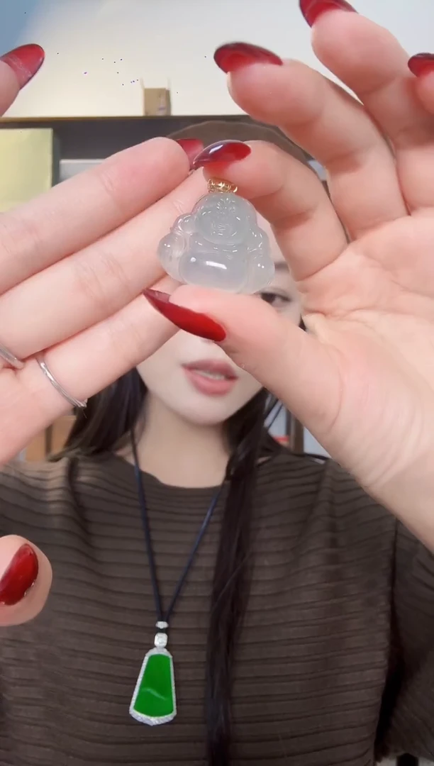 颈饰18K金镶嵌翡翠吊坠