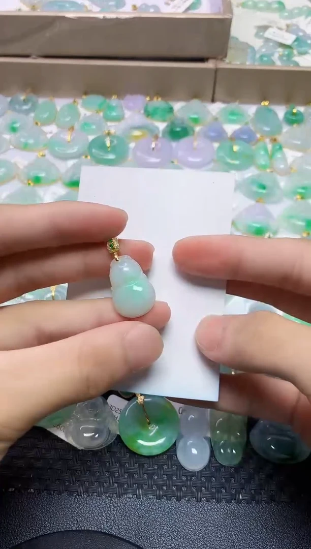 翡翠未镶嵌颈饰54645654645