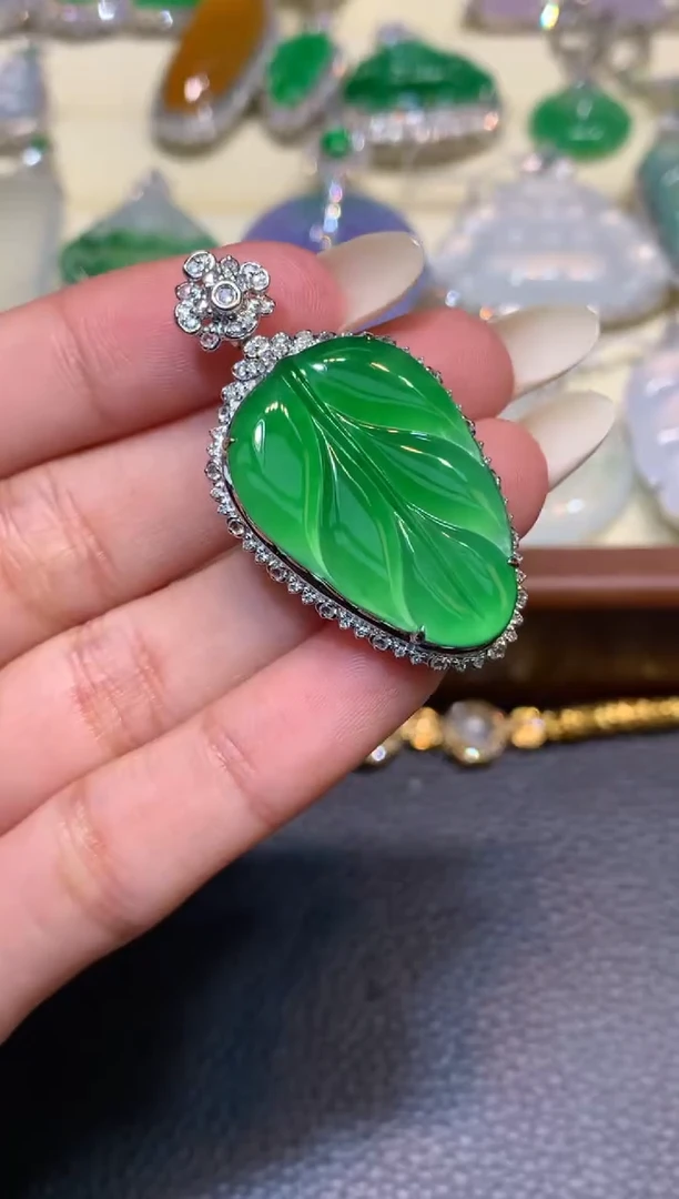 颈饰18K金镶嵌翡翠1