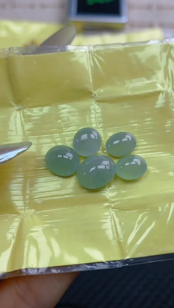 翡翠裸石天然翡翠蛋面8