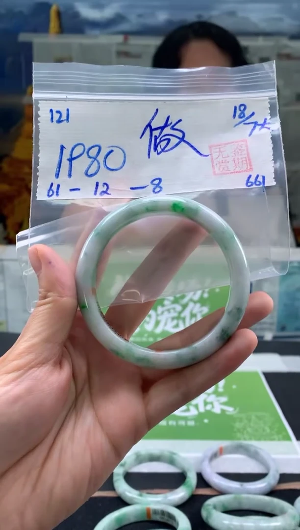 翡翠手镯未镶嵌做****王翡翠手镯 下单联系小耳机#121