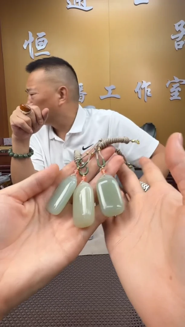 和田玉未镶嵌颈饰挂件（多样性，发一­）