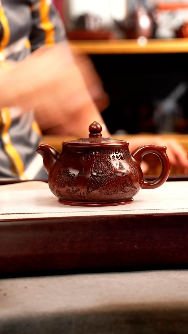 茶壶紫砂铁皮石红 佛莲 刻虎