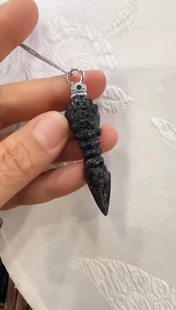 翡翠未镶嵌颈饰国风