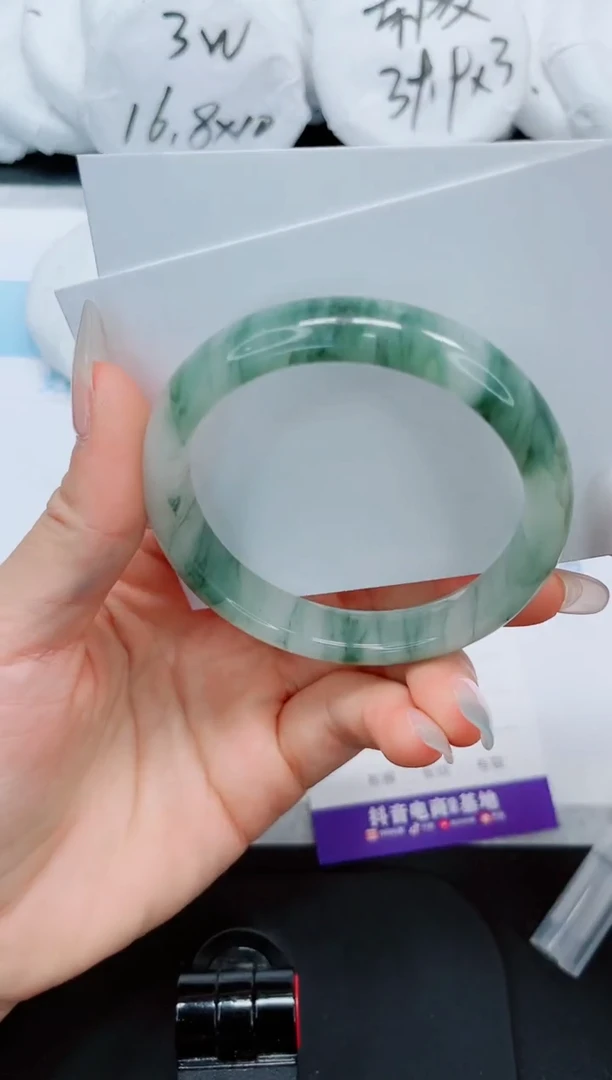 石英质玉手镯未镶嵌638-
