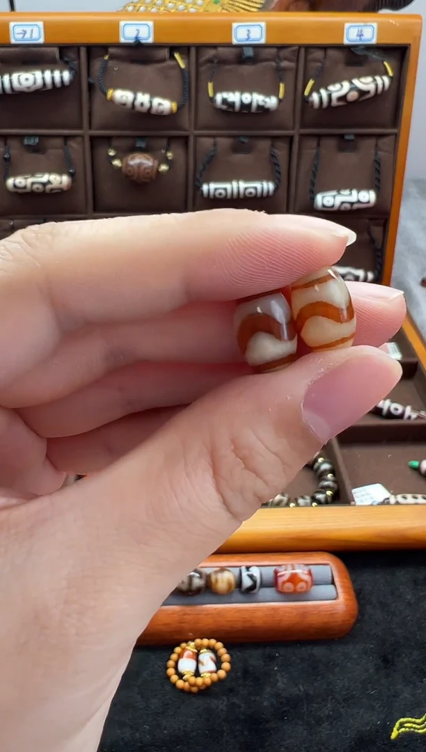 玛瑙/玉髓（覆膜）颈饰未镶嵌111.(微瑕)