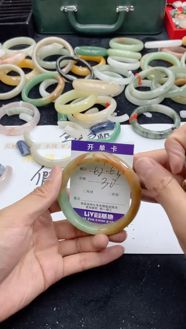 【闪购商品】石英质玉手镯未镶嵌187