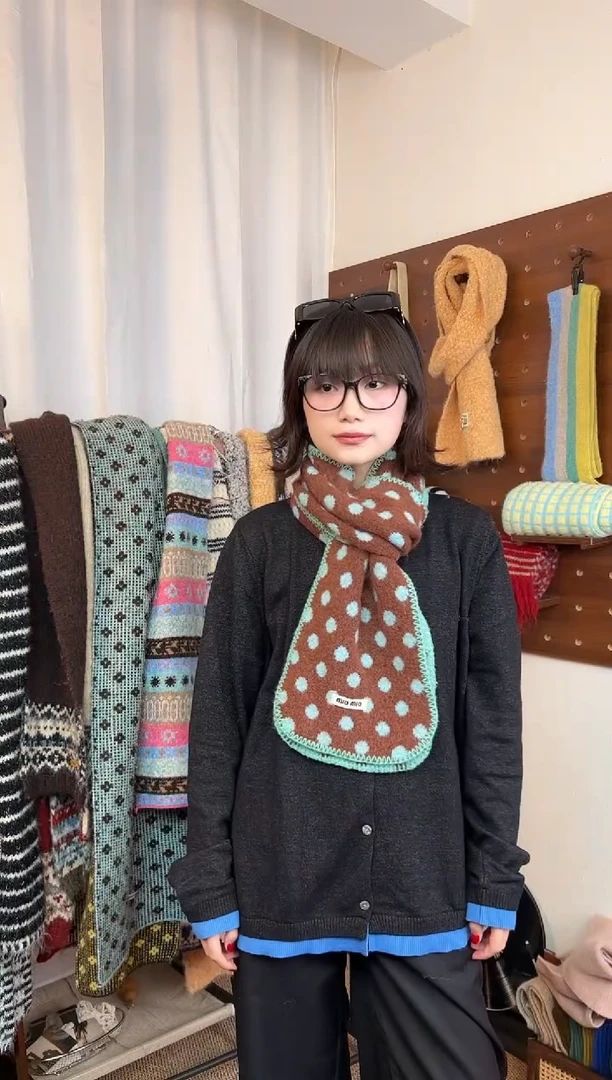 羊羔毛绿色波点围巾