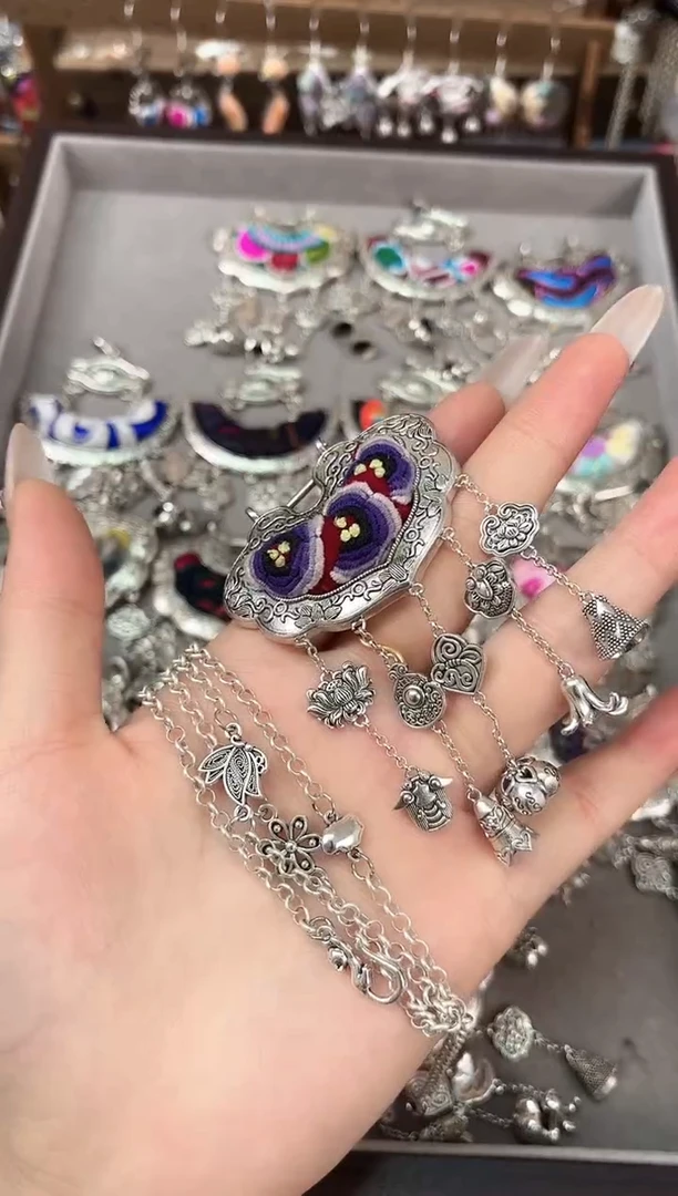 织绣民族风非遗老绣饰品628