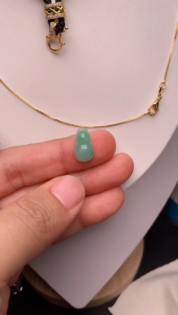 翡翠未镶嵌颈饰1