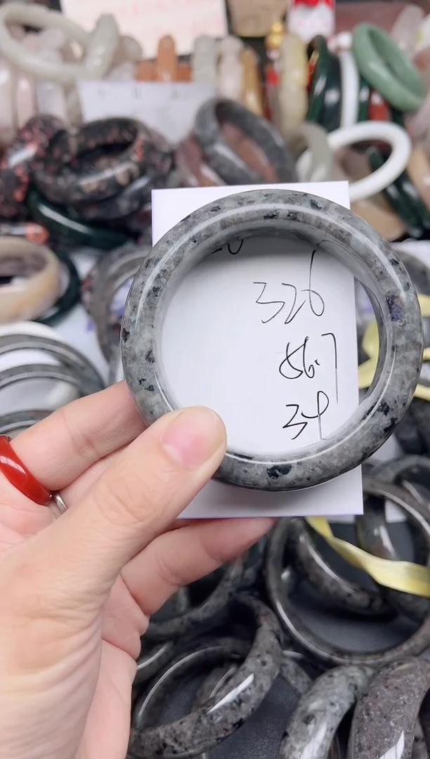 未镶嵌手镯石英质玉326