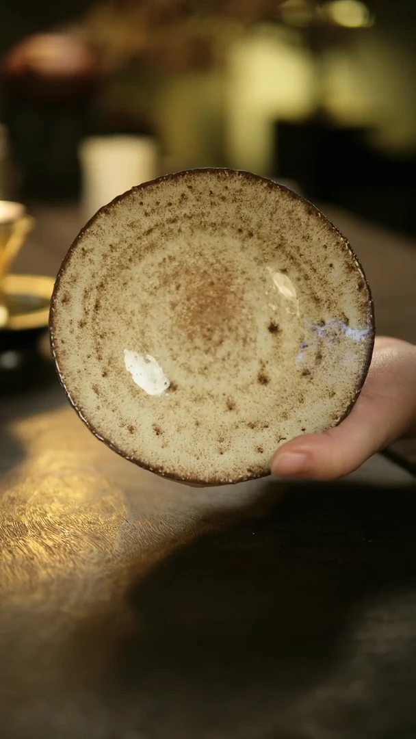 阿眠      手作陶泥粉引铁绘壶承