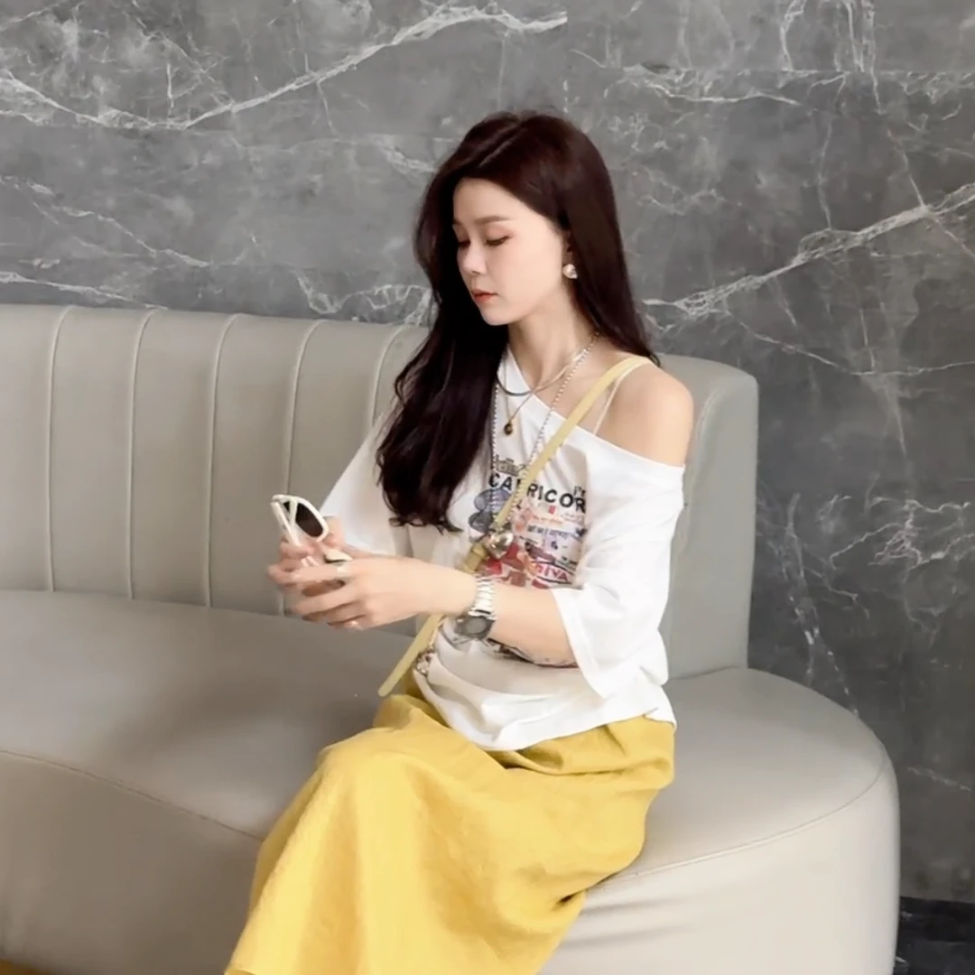 【静静衣橱】夏季新款时尚百搭ins短袖设计感宽松斜领印花T恤6236