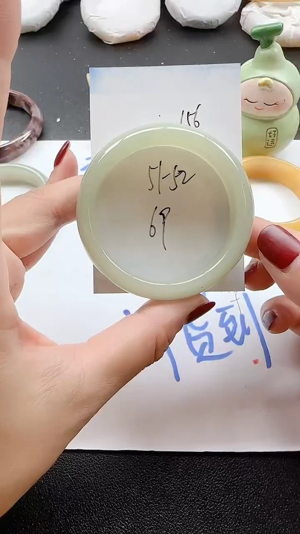 未镶嵌手镯石英质玉156