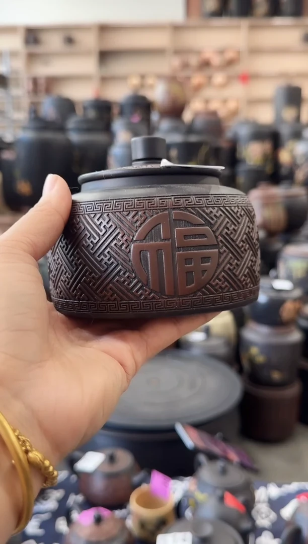 罐完品茶叶罐  50克满雕窗花   197